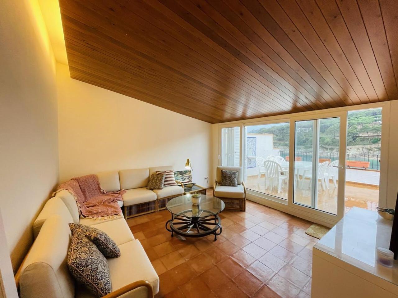شقة Tamariu Platja - Penthouse On Passeig Del Mar. المظهر الخارجي الصورة