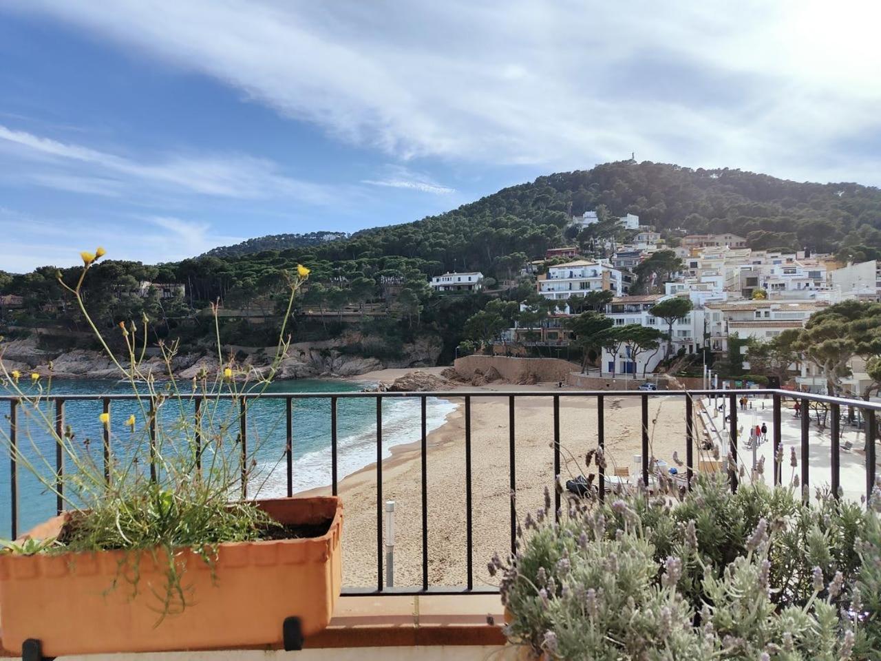 شقة Tamariu Platja - Penthouse On Passeig Del Mar. المظهر الخارجي الصورة