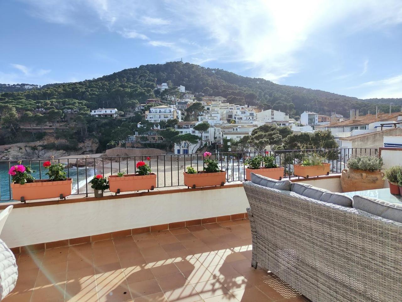 شقة Tamariu Platja - Penthouse On Passeig Del Mar. المظهر الخارجي الصورة
