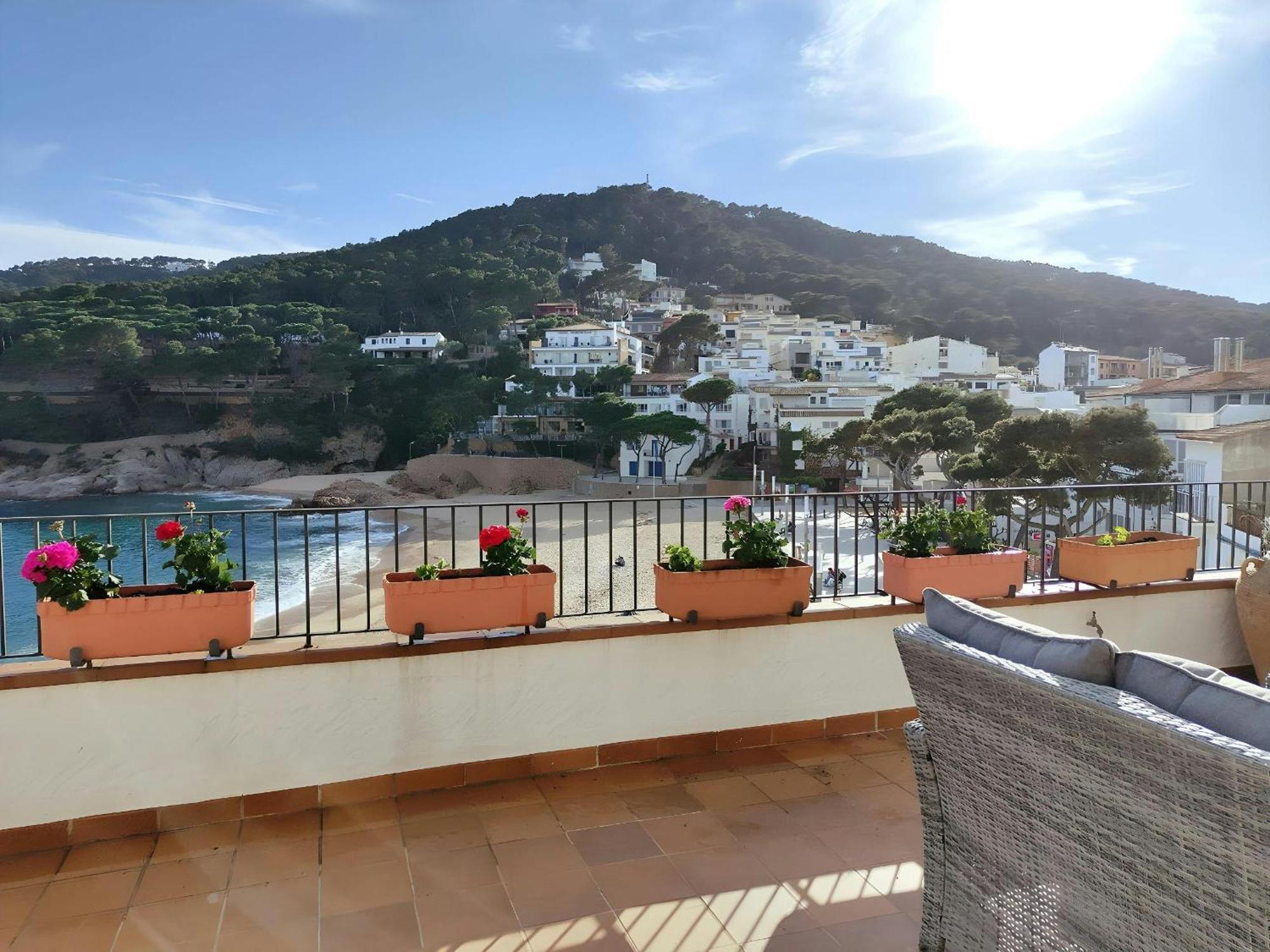 شقة Tamariu Platja - Penthouse On Passeig Del Mar. المظهر الخارجي الصورة