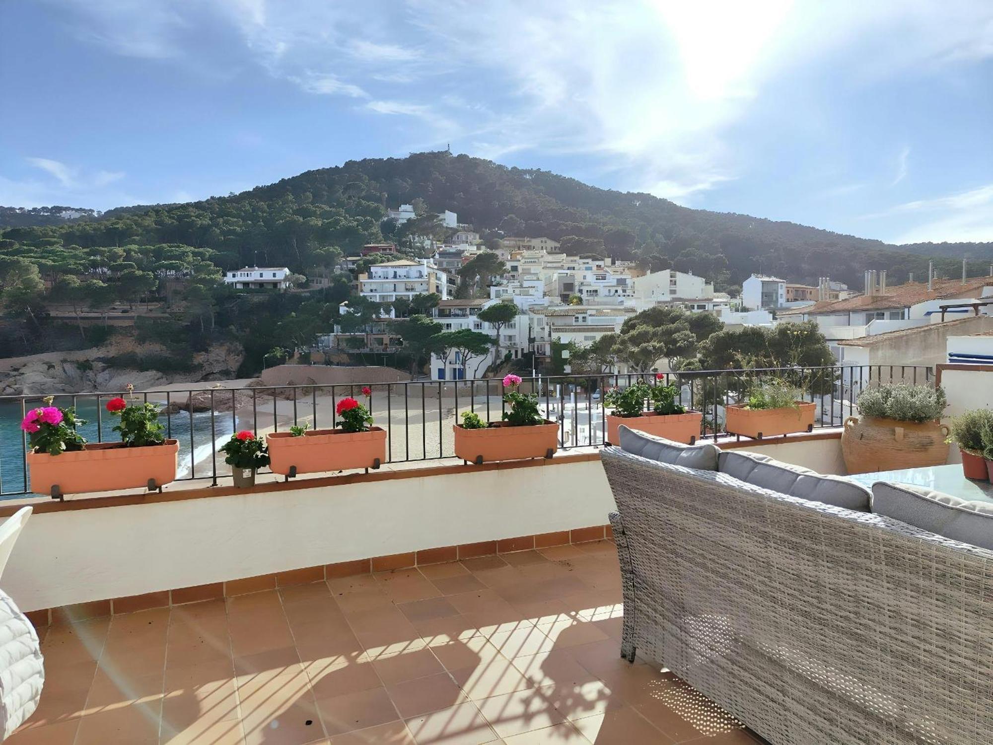 شقة Tamariu Platja - Penthouse On Passeig Del Mar. المظهر الخارجي الصورة