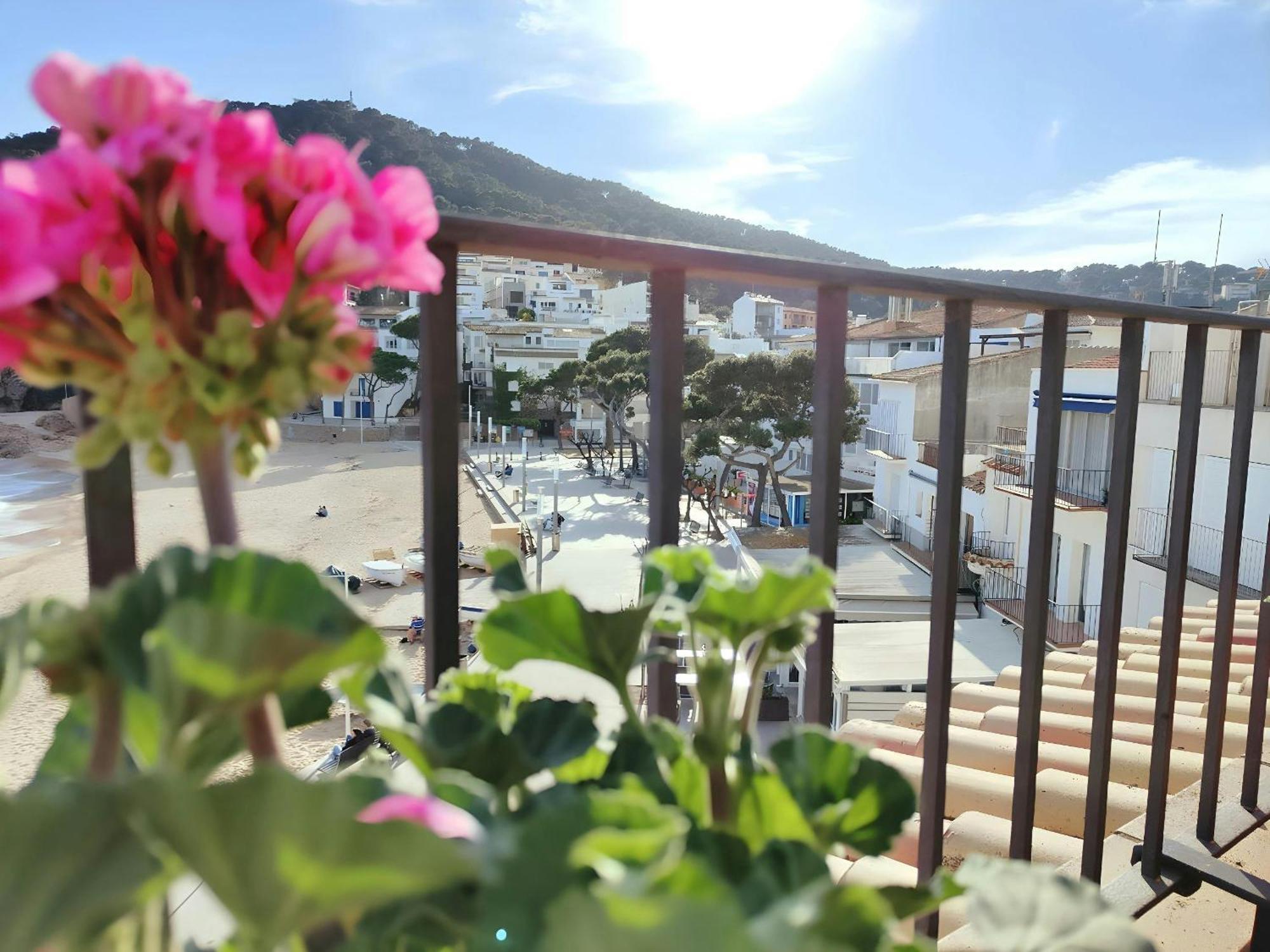شقة Tamariu Platja - Penthouse On Passeig Del Mar. المظهر الخارجي الصورة