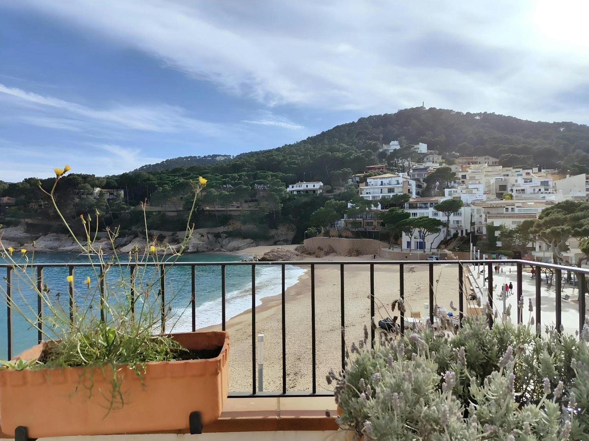شقة Tamariu Platja - Penthouse On Passeig Del Mar. المظهر الخارجي الصورة