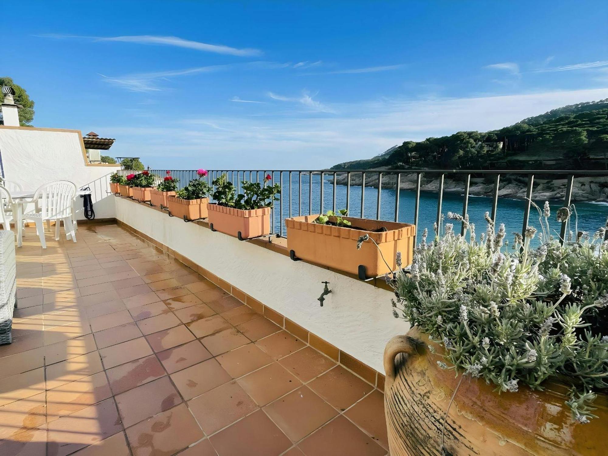 شقة Tamariu Platja - Penthouse On Passeig Del Mar. المظهر الخارجي الصورة