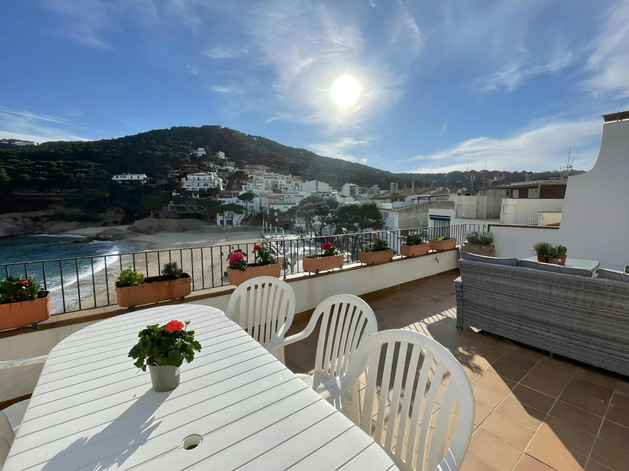 شقة Tamariu Platja - Penthouse On Passeig Del Mar. المظهر الخارجي الصورة