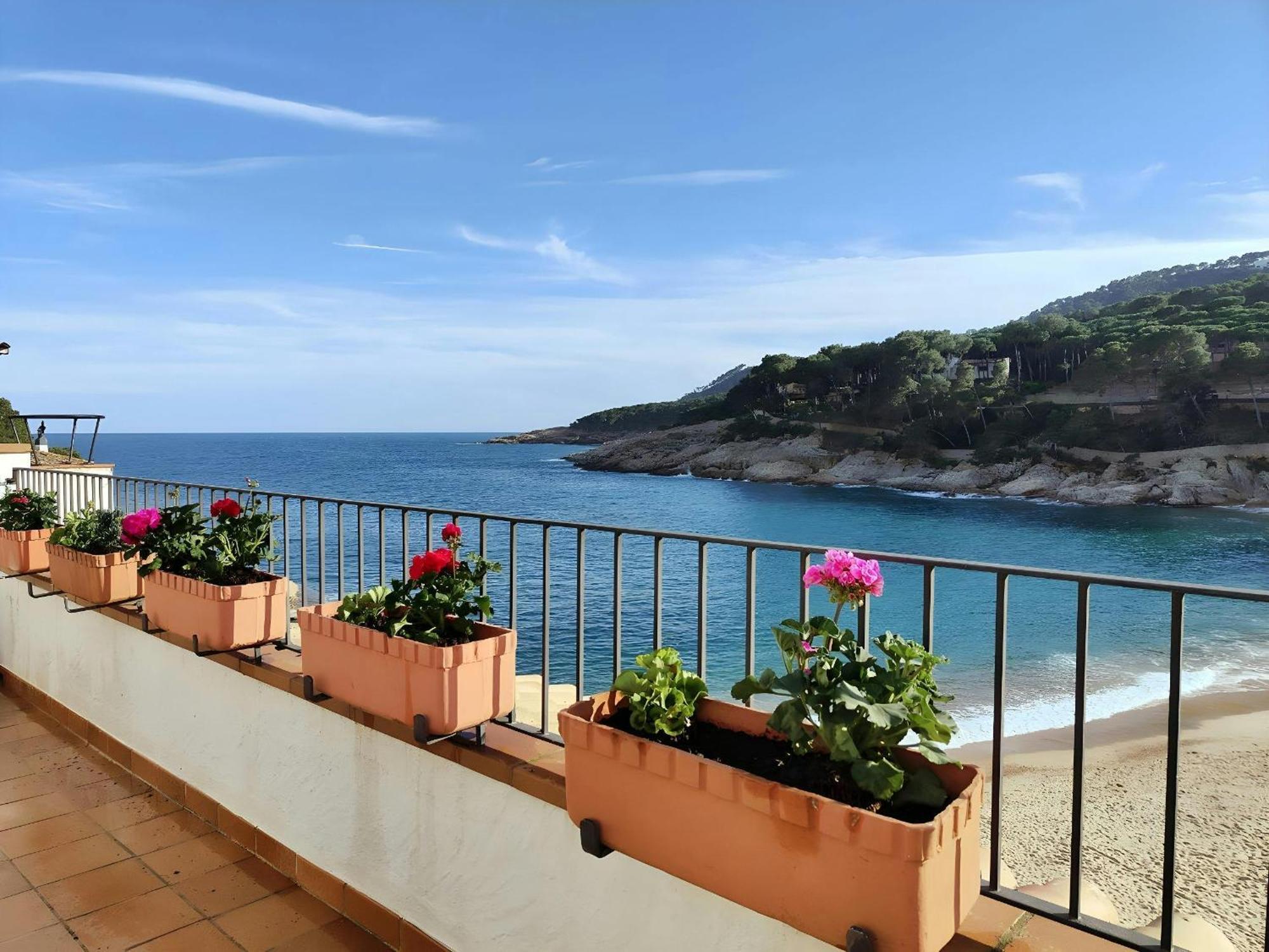 شقة Tamariu Platja - Penthouse On Passeig Del Mar. المظهر الخارجي الصورة